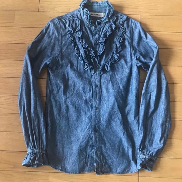 캐피탈 데님 프릴 블라우스