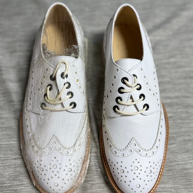 Barneys New York 화이트 윙팁 260