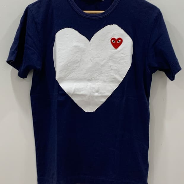 꼼데가르송 PLAY 하트 와펜 프린트 반팔 티셔츠