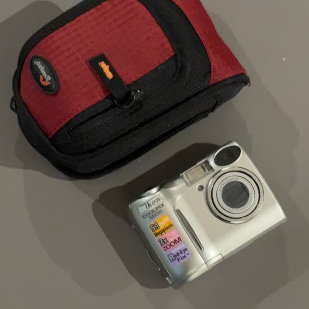 니콘 쿨픽스 5600