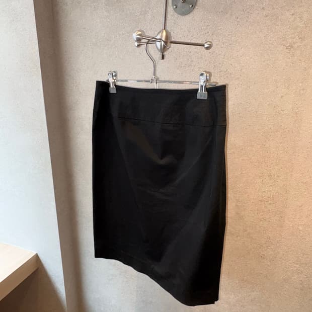 Minimal black midi skirt