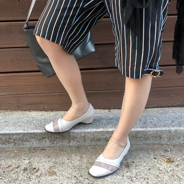 MARKA lace detail pumps