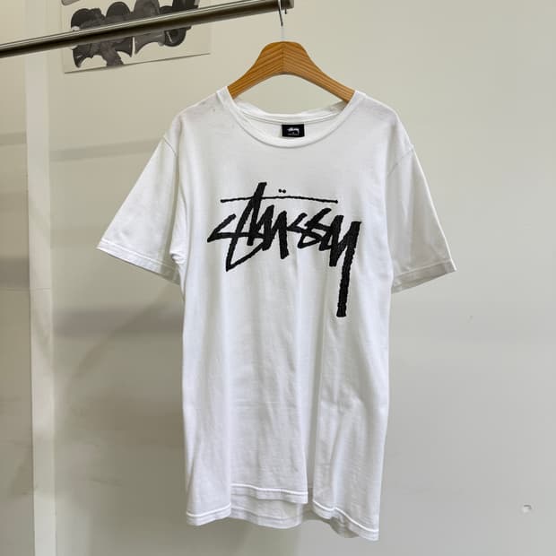 STUSSY 로고 프린팅 티셔츠