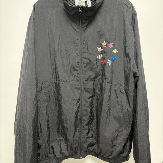 아디다스 트레이닝 셋업 입니다.