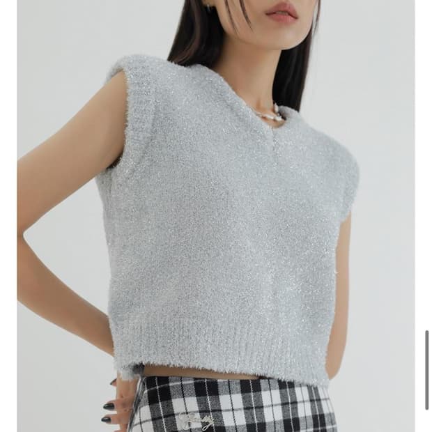 큐리티 C METALLIC V-NECK KNIT VEST