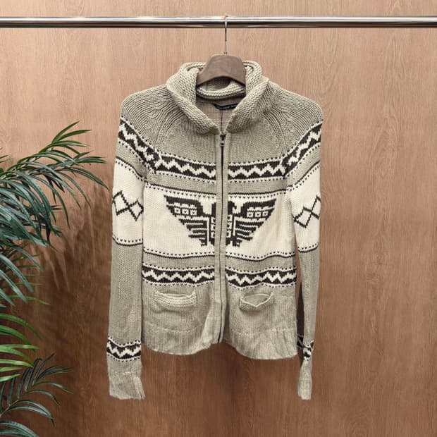 블루노트 니트 집업 가디건 이글 자카드 패턴 디테일 레귤러핏 베이지