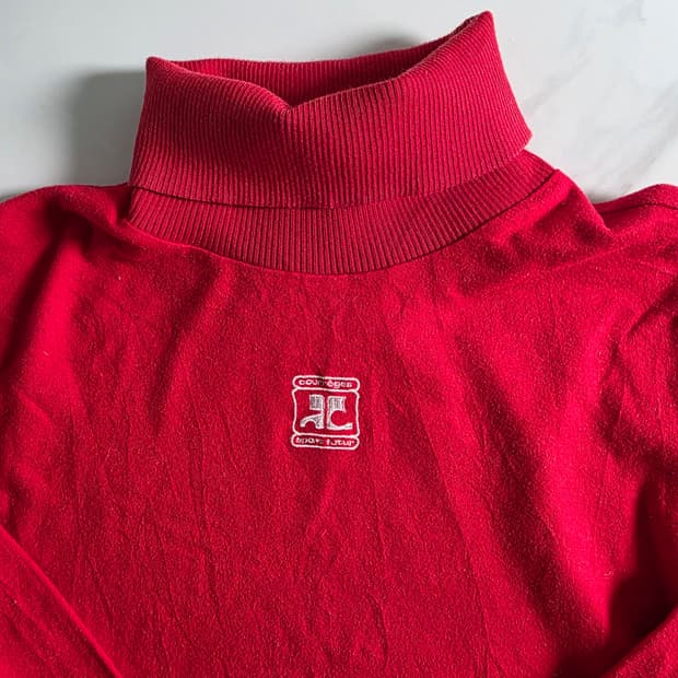 Courreges / 레드 터틀넥