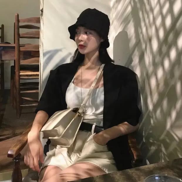 어썸니즈 카우 레더 아이보리 타임리스백