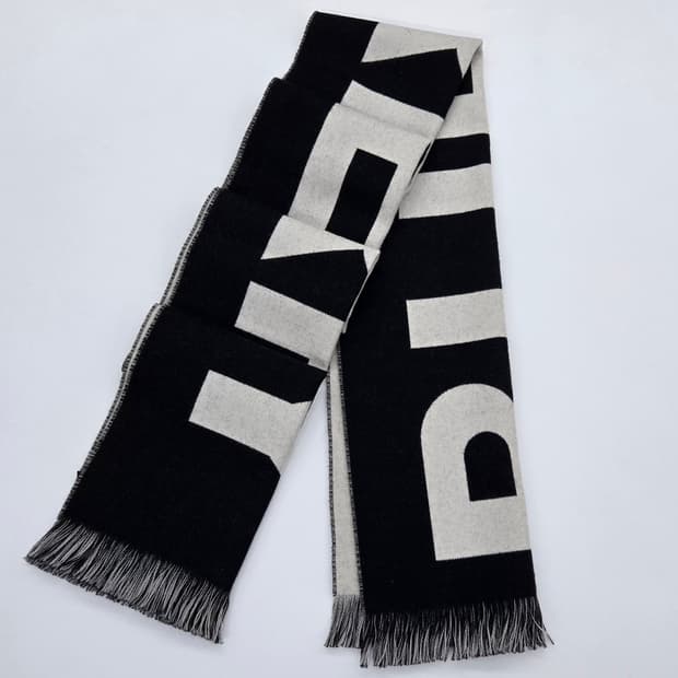 버버리 로고 머플러 목도리