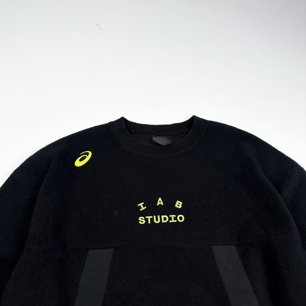 아이앱스튜디오 x 아식스 블랙 후리스 맨투맨 (M)