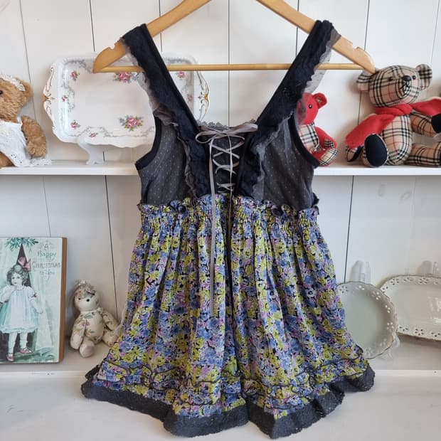 axes femme(액시즈팜) 플라워 프릴 코르셋 튜닉탑