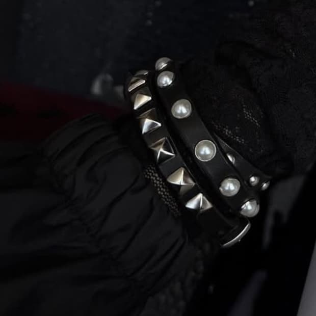 히스테릭글래머 가죽 피크 팔찌