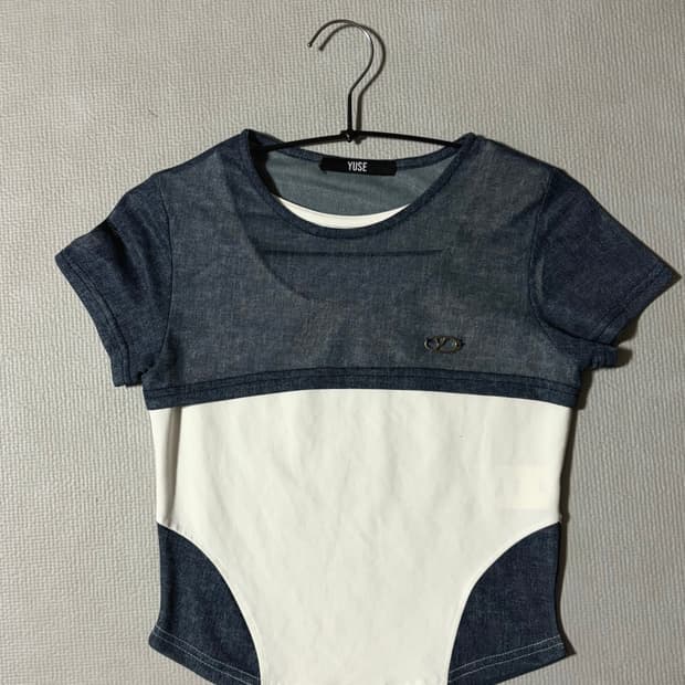 유즈 크롭 T (새상품)