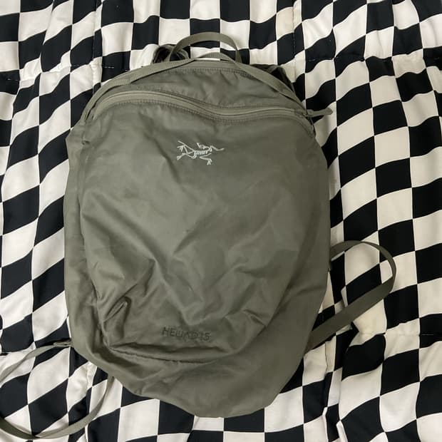 아크테릭스 헬리아드 15 백팩 포리지 판매