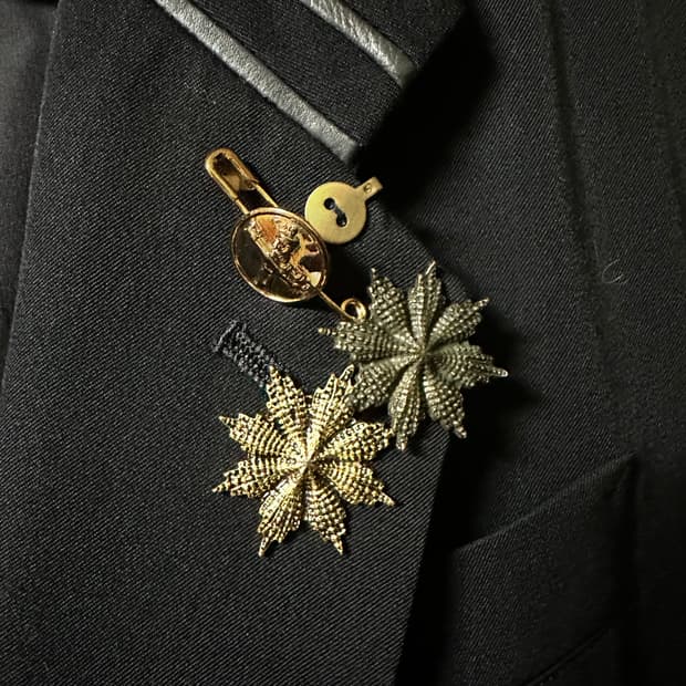 요지야마모토 브로치 레더블레이저