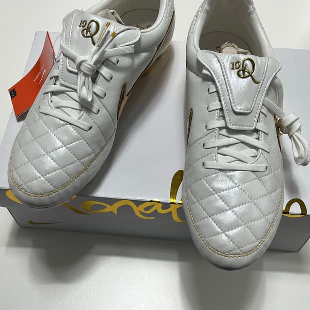 나이키 티엠포 레전드 FG 'R10' 스페셜 에디션 (새제품)