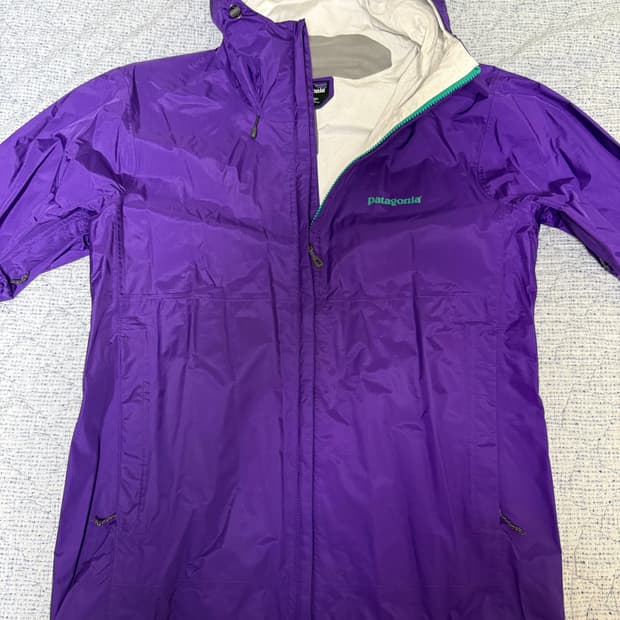 파타고니아 퍼플 바람막이 자켓