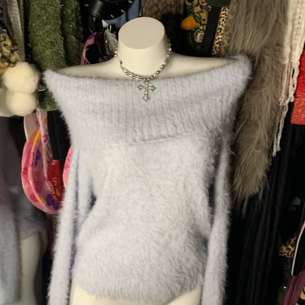 히메갸루 하늘색 오프숄더 앙고라 니트