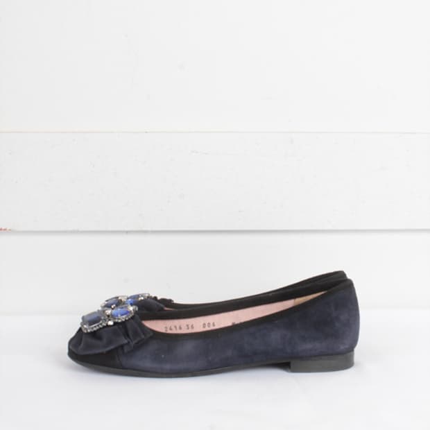 le babe Italy Velvet Jewel Flat Shoes 