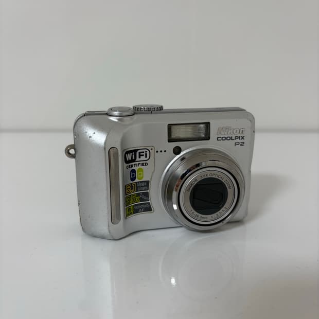 Nikon coolpix p2 카메라