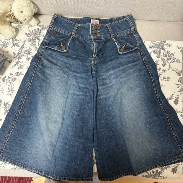 빔즈 로우웨이스트 버뮤다 팬츠