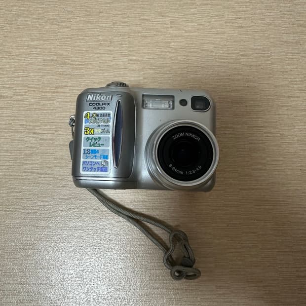 니콘 쿨픽스 4300 카메라