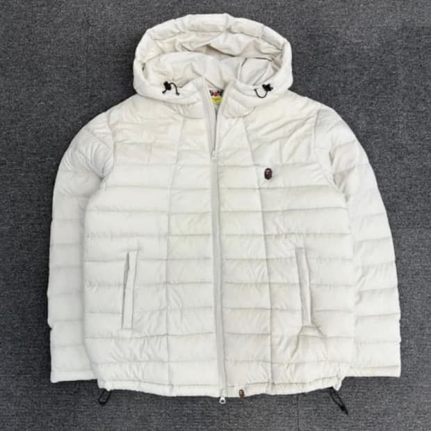 베이프 경량패딩 급처합니다