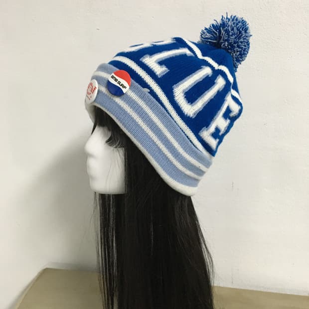  pom knit beanie