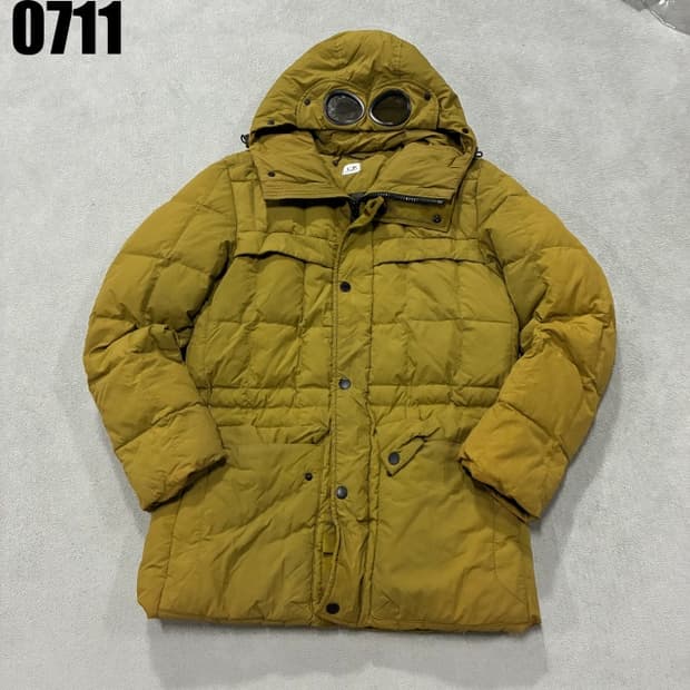 CP컴퍼니 고글 머스타드 덕다운 패딩 95