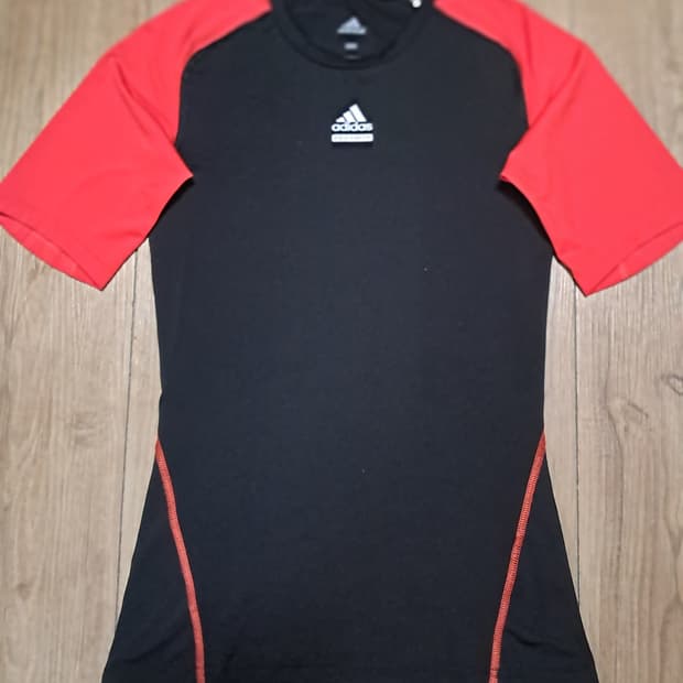 아디다스 테크핏 반팔티 여성95 