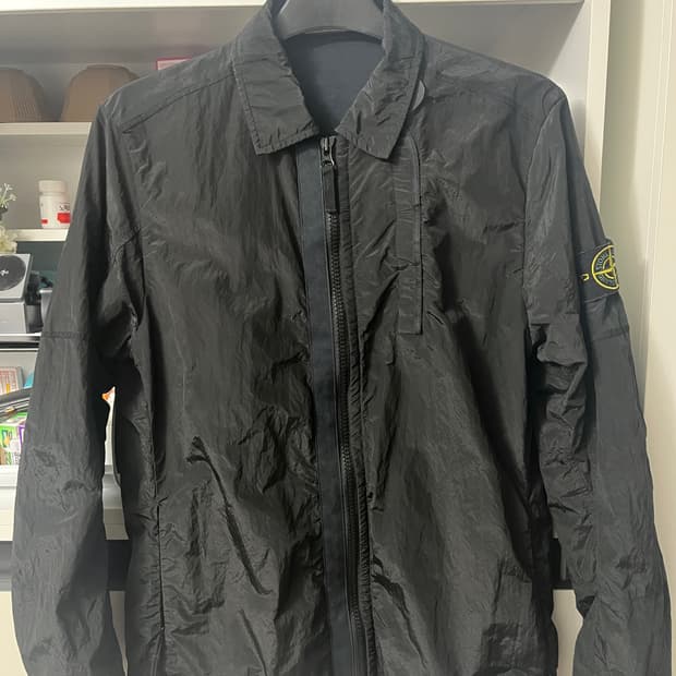 18FW 스톤아일랜드 나일론 메탈 오버셔츠(블랙) 팝니다.