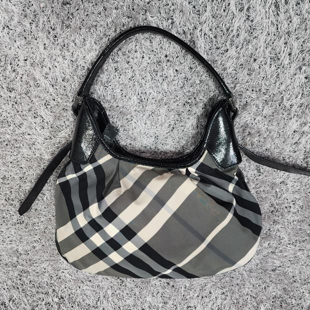 버버리 체크 호보백