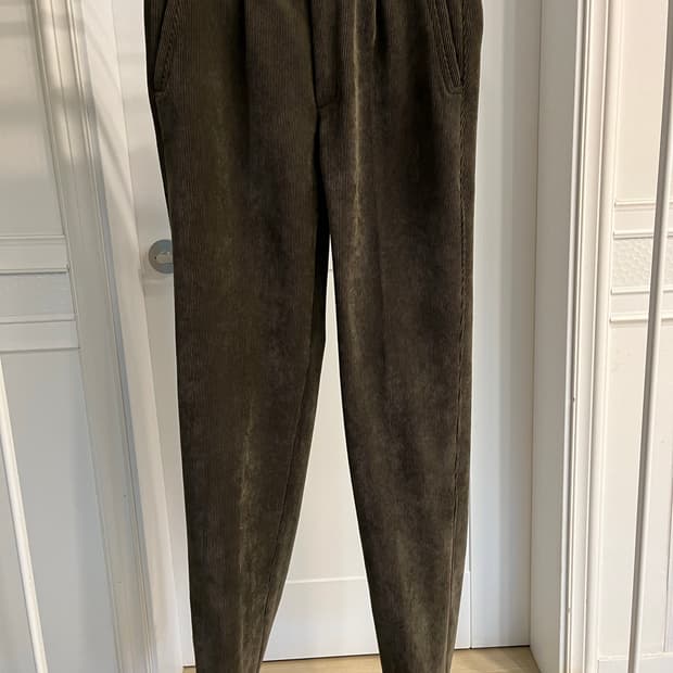 카키 코듀로이 팬츠