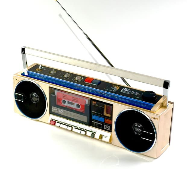 일본 빈티지 아이와 휴대용 라디오 카세트 플레이어 붐박스