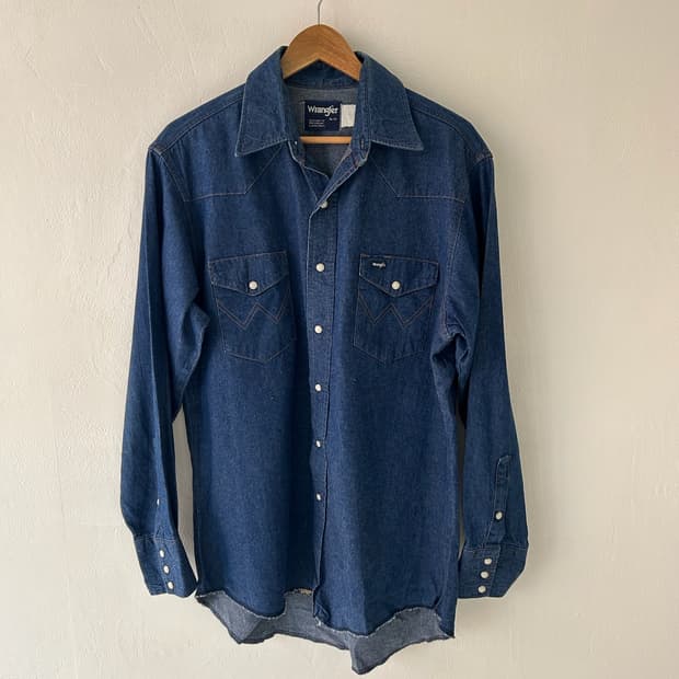 90s vtg WRangler Denim Western shirt.