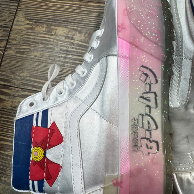 한정판 반스x세일러문 빈티지 스케이트 하이 스택트 실버 250