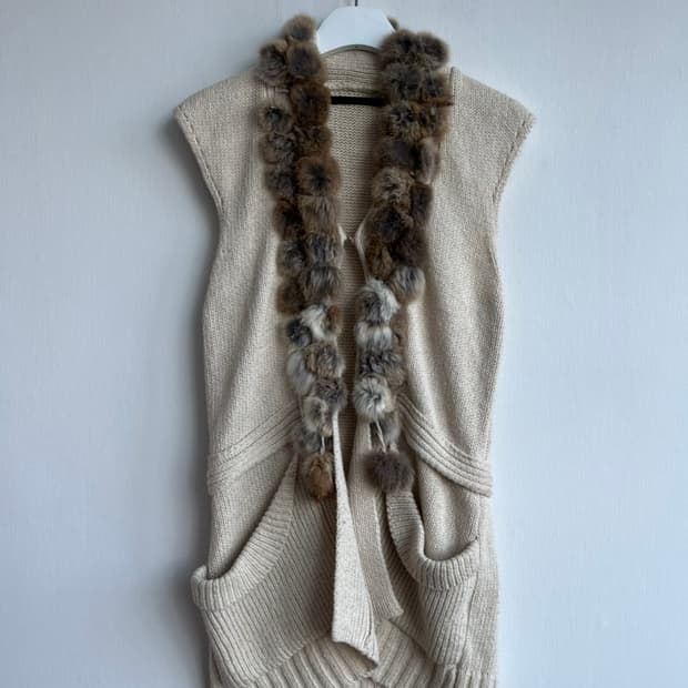 베이지 니트 퍼 트리밍 베스트 가디건