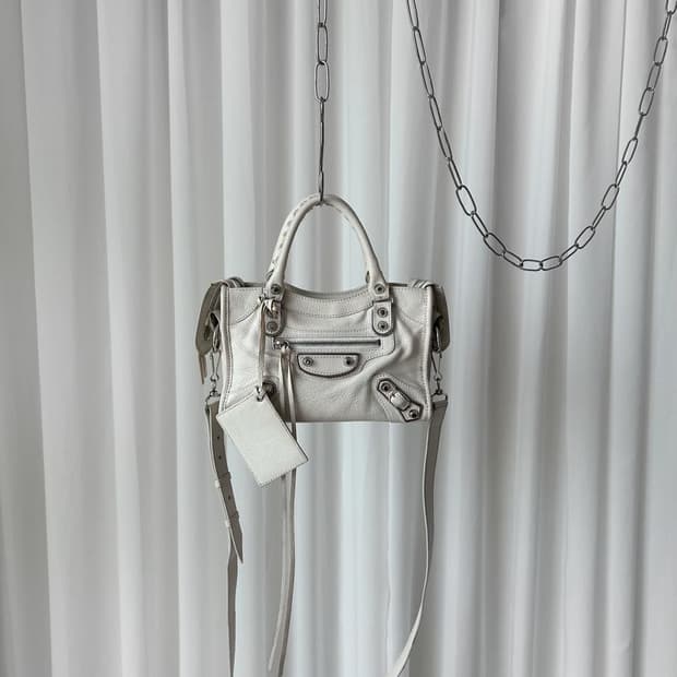 발렌시아가 메탈릭 엣지 시티 모터백