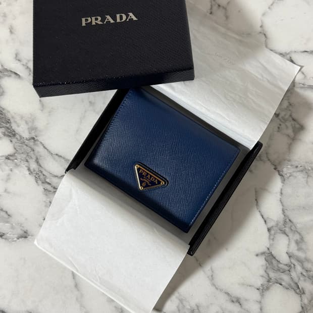 [새상품] 프라다 사피아노 삼각로고 지갑