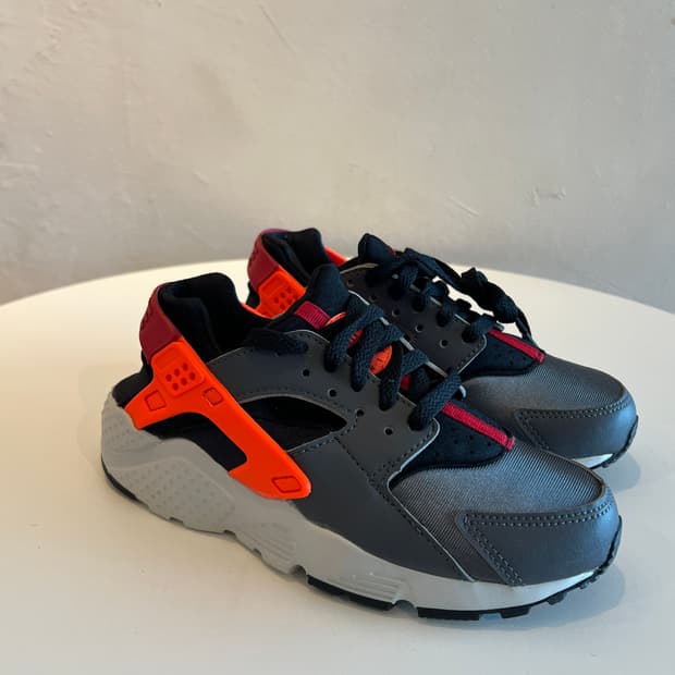 (225) 나이키 에어 허라취 런 (GS) '다크 그레이