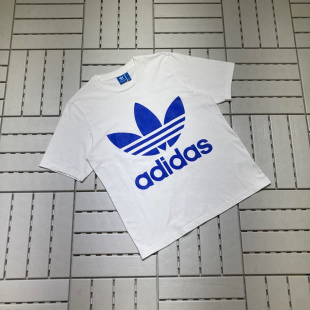 [L]아디다스 파랑 불꽃 반팔티 화이트 0753
