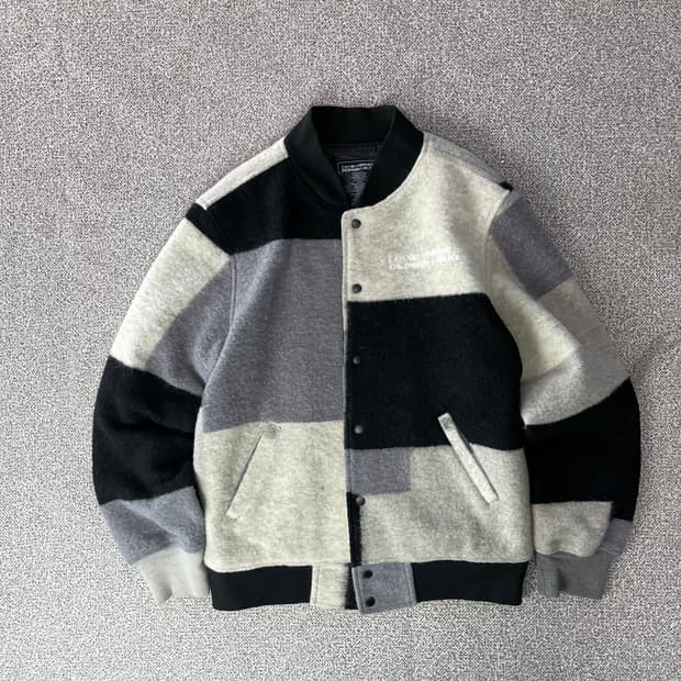 아임낫휴먼비잉 울 자켓