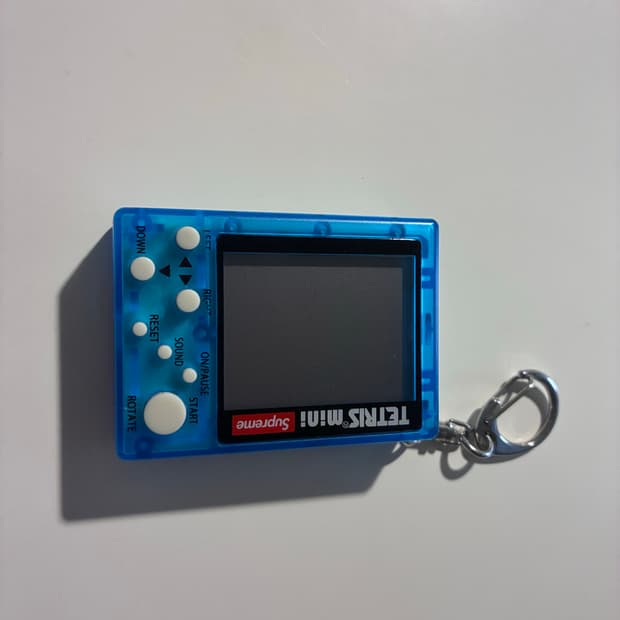 슈프림 테트리스 게임기 키링 판매