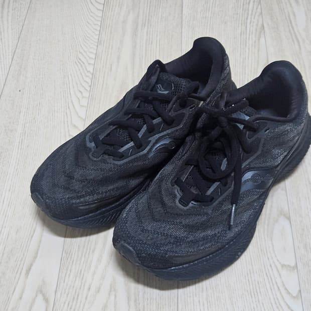 써코니  트라이엄프19 블랙 270mm