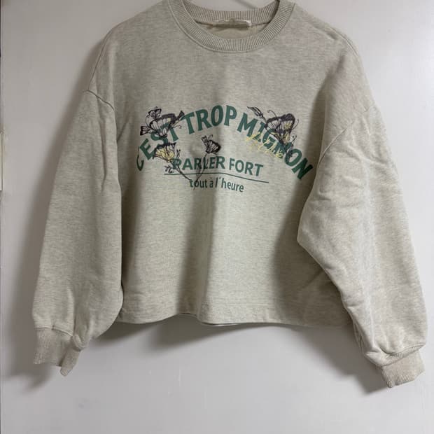 아떼 바네사브루노 크롭 맨투맨 s