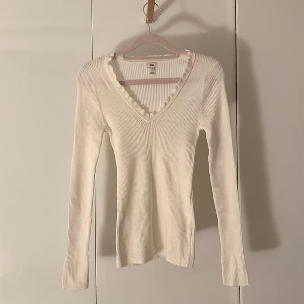 새상품 영국 브랜드 River Island 화이트 러블 브이넥 골지 니트