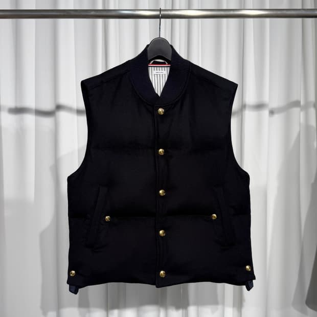 [2] 톰브라운 캐시미어 금장 단추 조끼 패딩