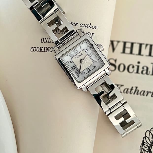 펜디 뉴 콰드로 여성 시계 / 정품감정. 케어