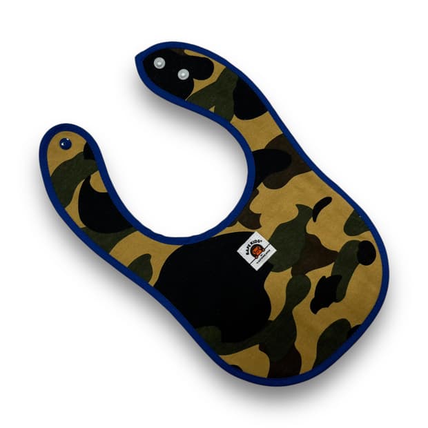 Bape Kid 카모 패턴 유아 턱받이