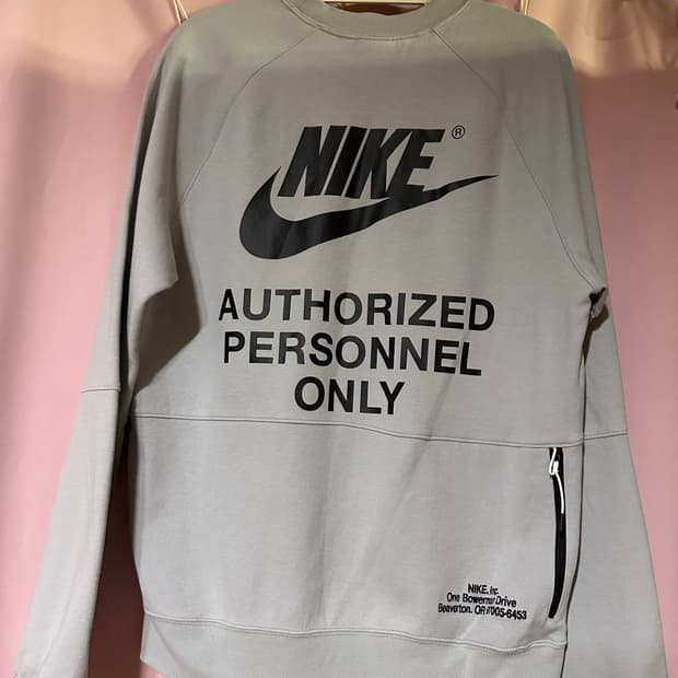 나이키 그레이 롱슬리브 티 나이키 그래픽 크루 탑 맨투맨 회색 나이키티